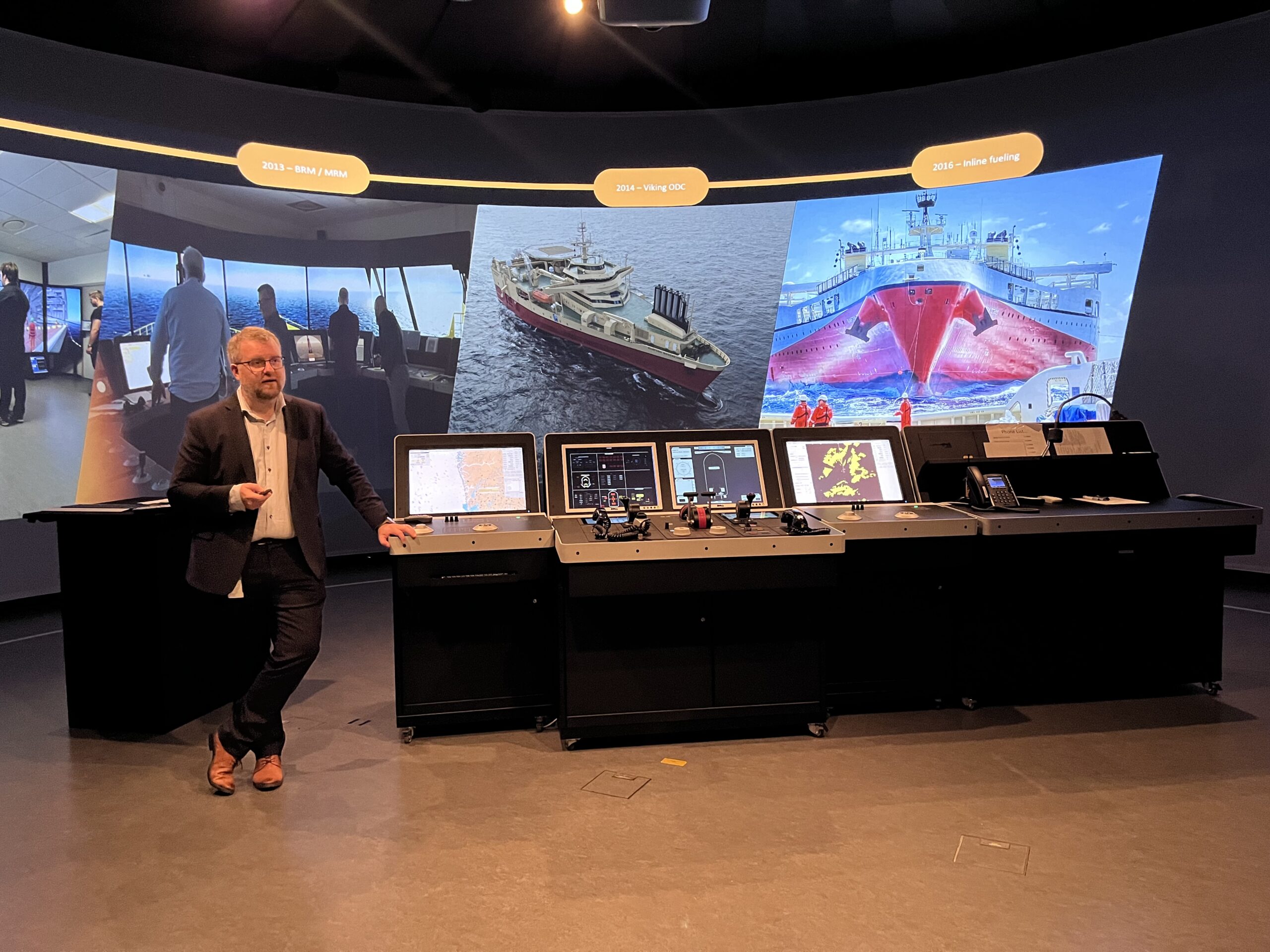 Styret fikk smake på sjølivet – i simulator hos USN